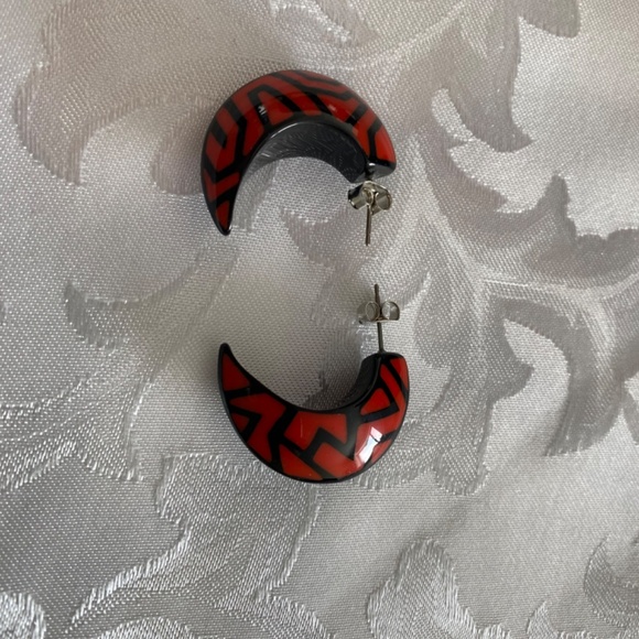 Zsiska Orange & Black Geometric Dangle Resin Earrings - Picture 3 of 5